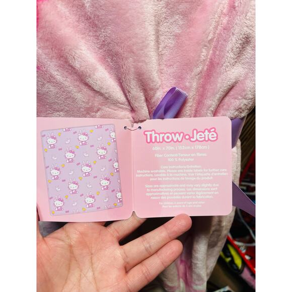 Hello Kitty Easter bundle 60 70 pink Easter throw , color book and crayons - Picture 4 of 9